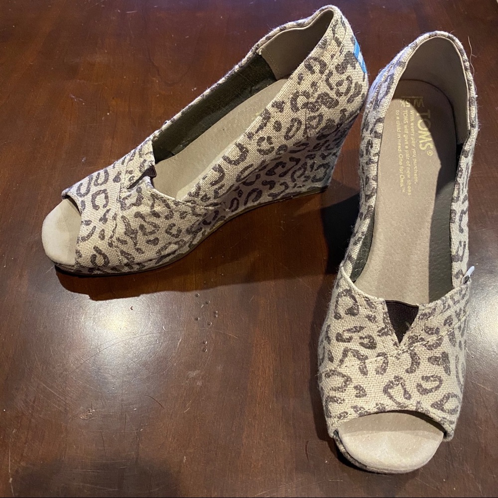 Gently used Toms wedges size 5.5